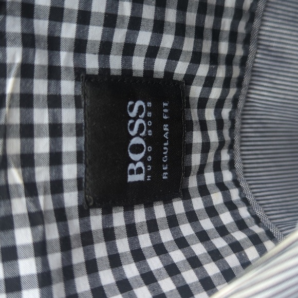 Hugo Boss Black & White Thin Stripe Men's Dress Shirt Regular Fit M Like New - Picture 3 of 9